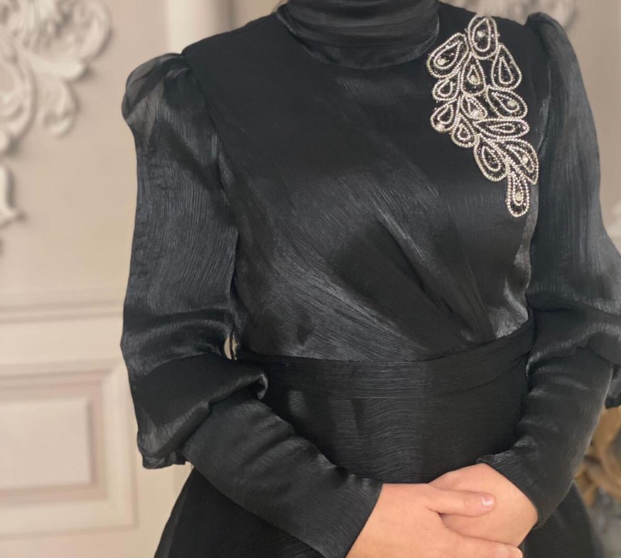 Uzun Kollu Siyah Nakışlı Abiye Elbise - Görsel 2