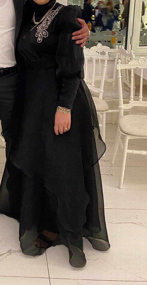 Uzun Kollu Siyah Nakışlı Abiye Elbise - Görsel 3