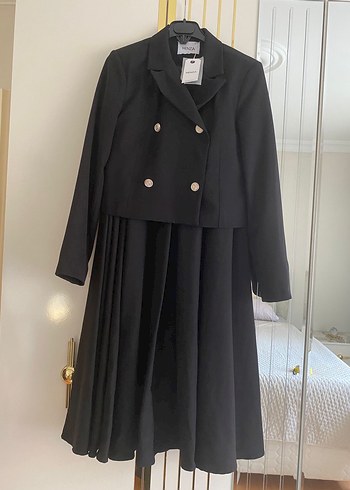 Düğmeli Siyah Kadın Blazer Ceketli etekli takım - Görsel 4