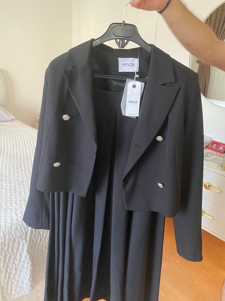 Düğmeli Siyah Kadın Blazer Ceketli etekli takım - Görsel 3