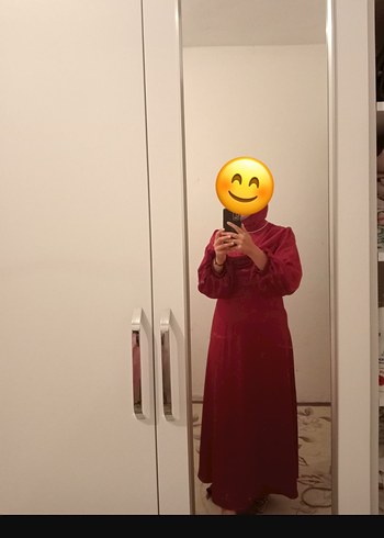 Uzun Kırmızı İpek Görünümlü Püsküllü Elbise