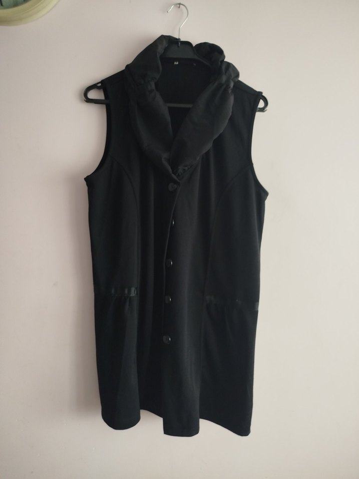 Düğmeli Siyah Gotik Yüksek Yakalı Kolsuz Yelek - Görsel 2