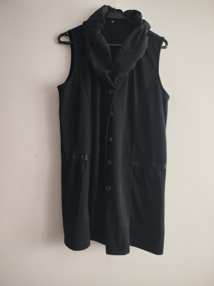 Düğmeli Siyah Gotik Yüksek Yakalı Kolsuz Yelek - Görsel 3