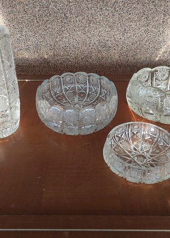 Beyaz ve Gri Desenli Kristal takım