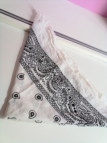 Siyah beyaz bandana 