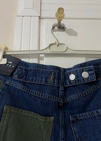 Çizgili Kemerli Mavi Midi Kot Pantolon - Görsel 8