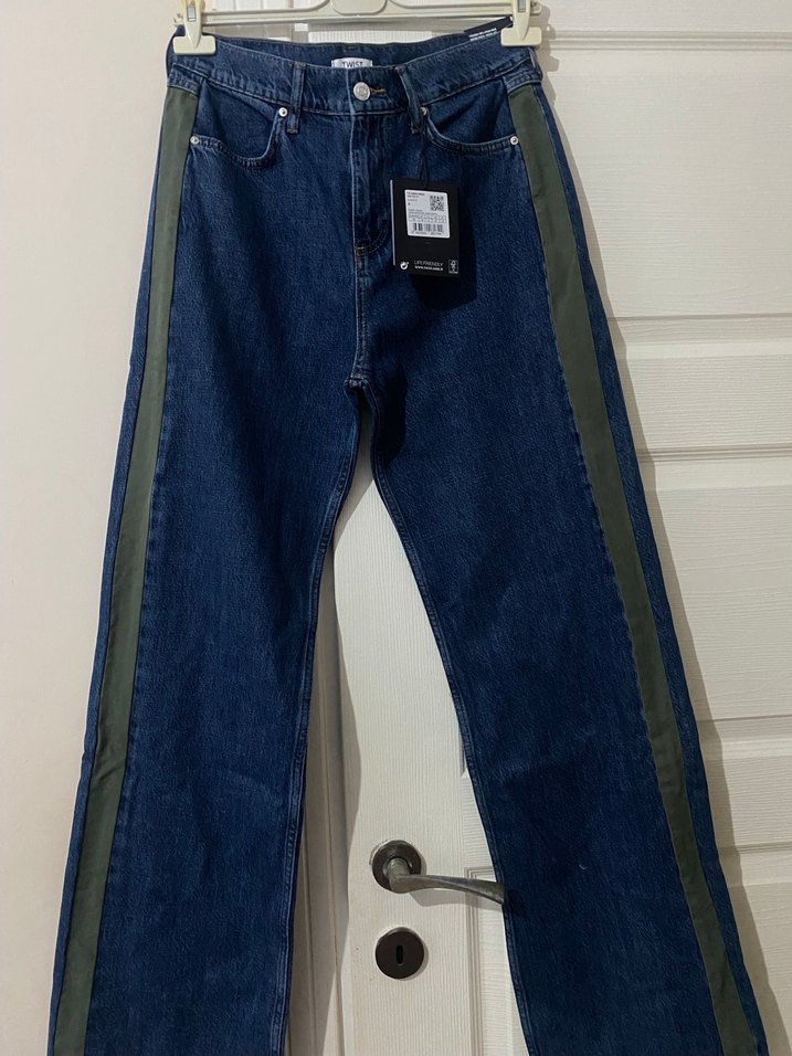 Çizgili kemerli Mavi Kadın Jean - Görsel 5