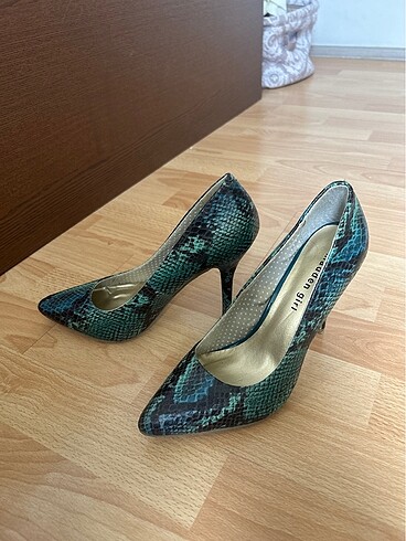 Diğer Yılan Görünümlü Stiletto