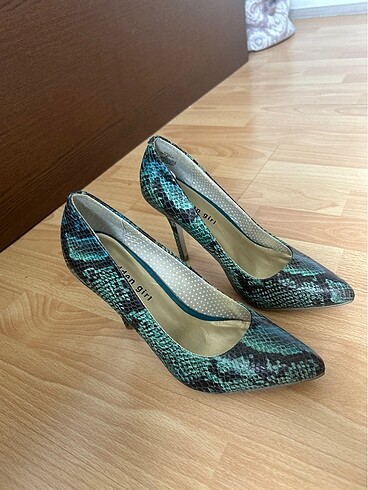 38 Beden çeşitli Renk Yılan Görünümlü Stiletto