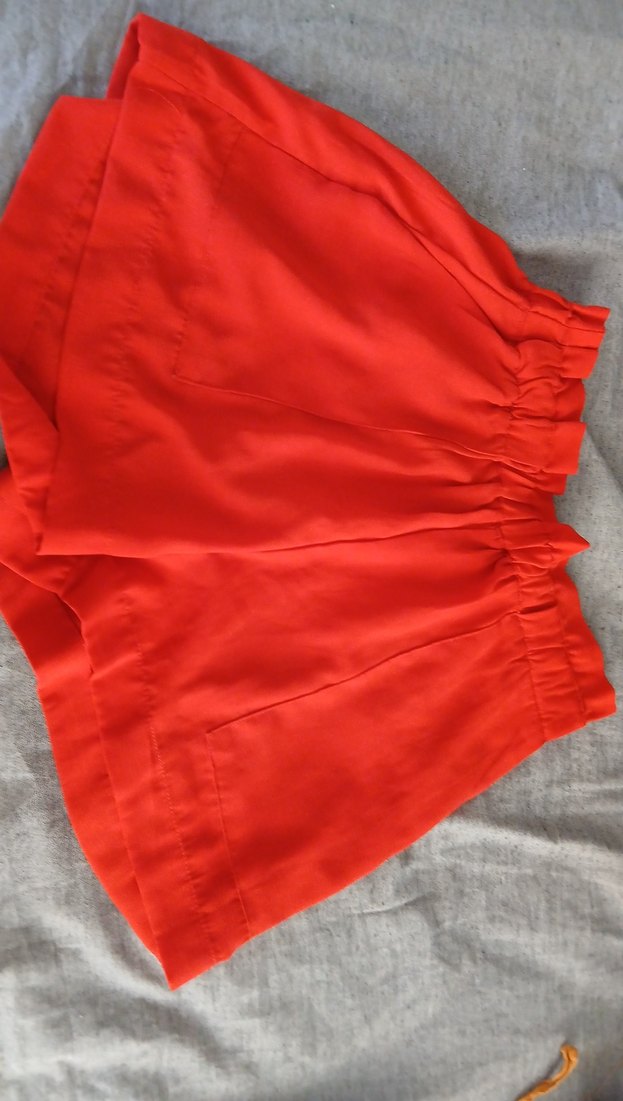 Kırmızı Saten Hamile Mini Şort - Görsel 2