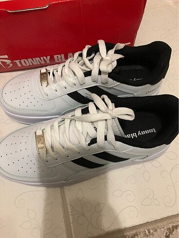 38 Beden beyaz Renk 38 no yeni etiketli tonny Black