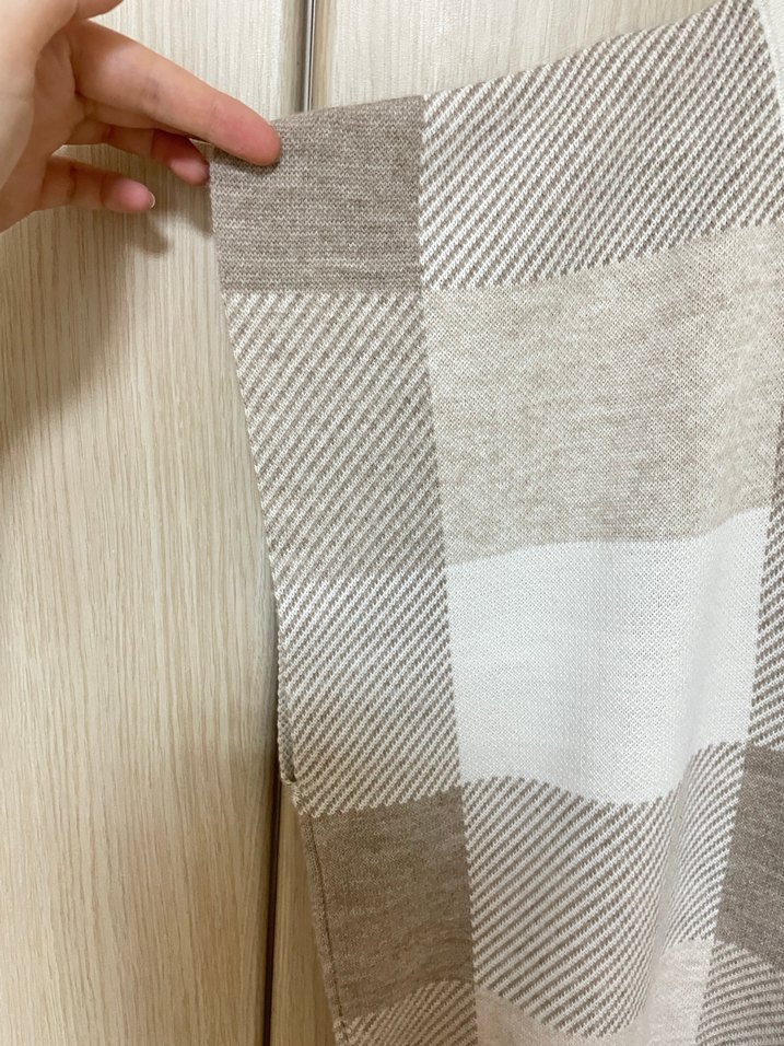 V Yaka Ekose Desenli Kadın Triko Süveter - Görsel 2