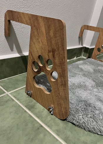 Kahverengi Ahşap Kedi Aksesuarı