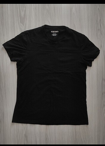 Fabrika satış mağazasından T shirt