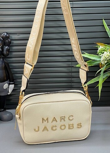 Beden siyah Renk Marc Jakobs Kol Çantası
