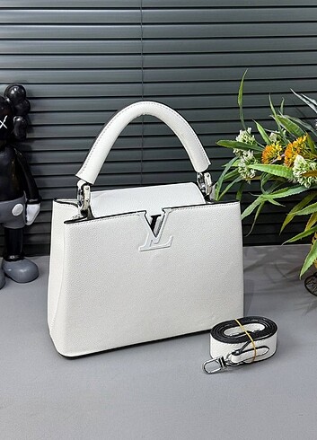 Louis Vuitton L&V Kol Çantası
