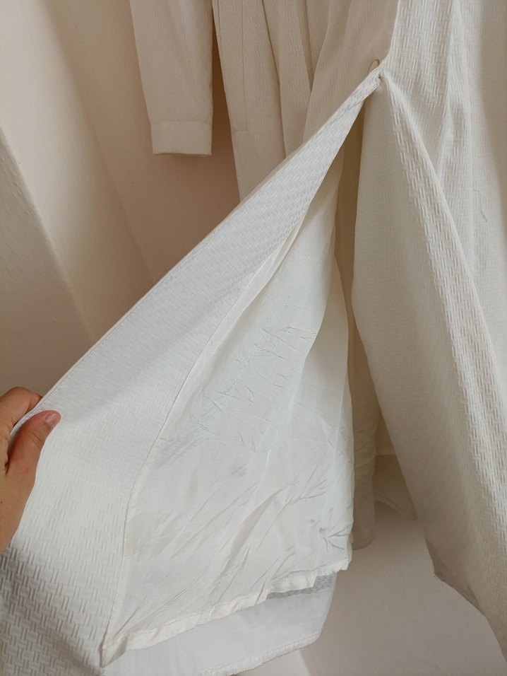 Armine Düğmeli Uzun Beyaz pardesü - Görsel 3