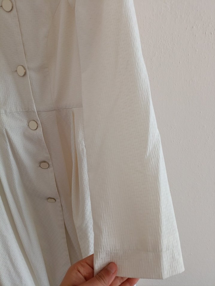 Armine Düğmeli Uzun Beyaz pardesü - Görsel 4