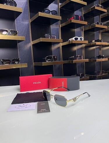 Prada güneş gözlüğü
