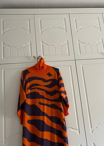 Turuncu Zebra Desenli Uzun Balıkçı Yaka Elbise - Görsel 2