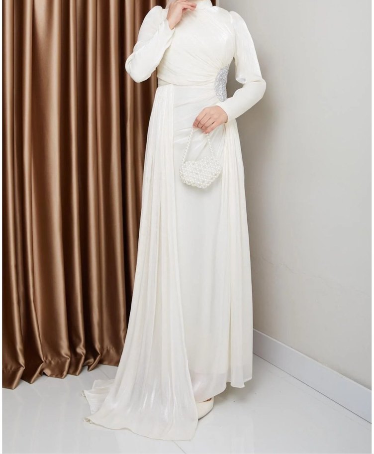 Beyaz Uzun Drapeli Kadın Abiye Elbise - Görsel 3