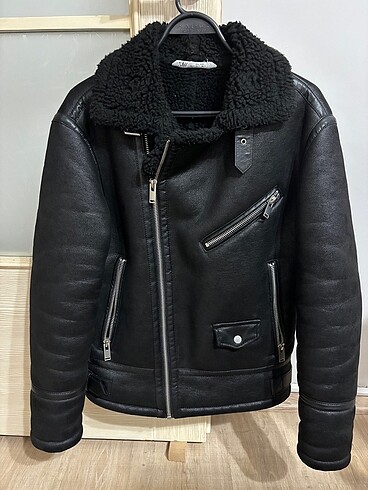 Zara Erkek Siyah Renk İçi Kürklü Mont