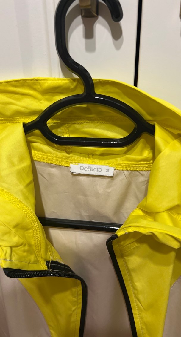 Sarı Kapüşonlu Midi Kadın Yağmurluk - Görsel 3