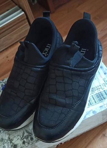 38 Beden siyah Renk İnci sneaker