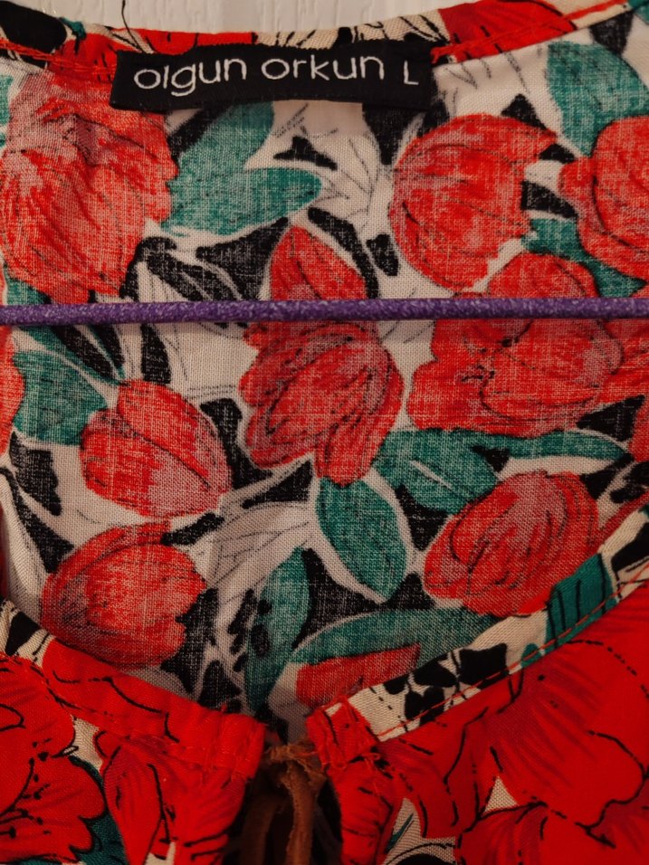 Kırmızı Çiçek Desenli Bohem Düğmeli Bluz - Görsel 2