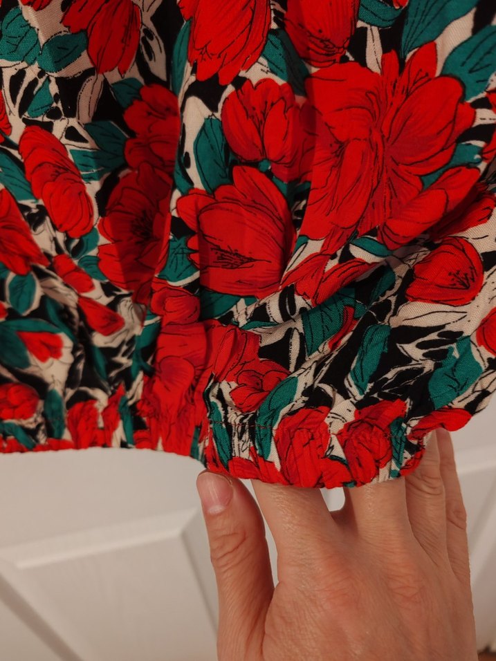 Kırmızı Çiçek Desenli Bohem Düğmeli Bluz - Görsel 4