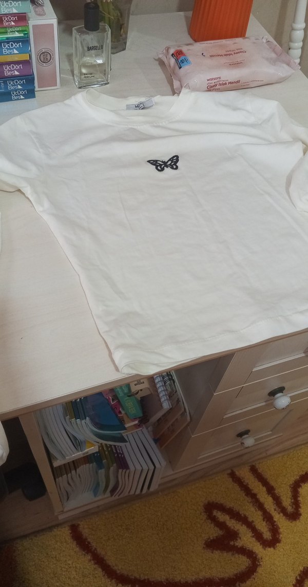 kadın Beyaz Kelebek Baskılı Tişört - Görsel 2