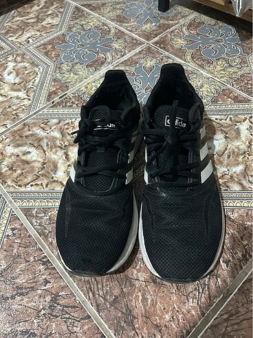 Adidas spor ayakkabı