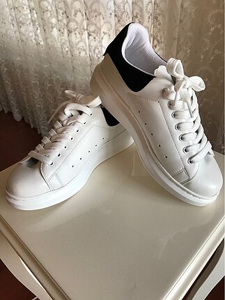 Sateen Sneaker