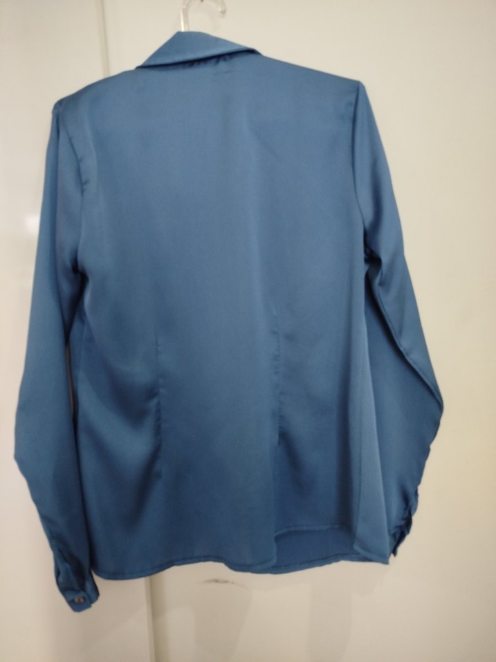 Mavi Saten V Yakalı Kadın Gömlek - Görsel 5