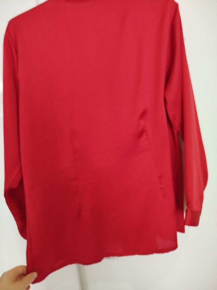 Kırmızı Parlak Saten Düğmeli Kadın Gömlek - Görsel 5