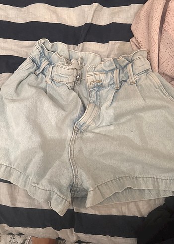 Kemer Detaylı Bej Kadın Mini Denim Şort