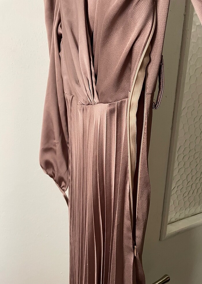 Tesettür pileseli abiye - Görsel 3