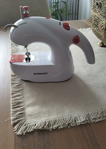 Schwartz Beyaz ve Gri Dikiş Makinesi