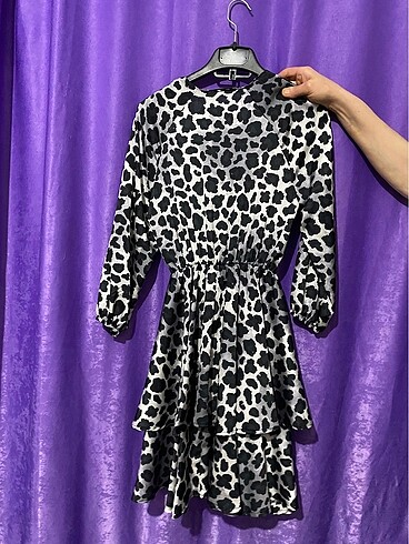 Kısa leoparlı elbise