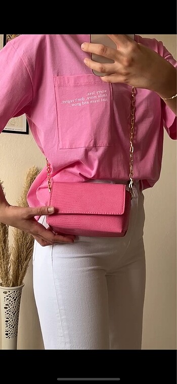 Pembe çanta
