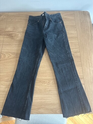 Zara flare model paçası kesik jean
