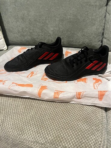 Adidas Erkek çocuk halı saha ayakkabısı
