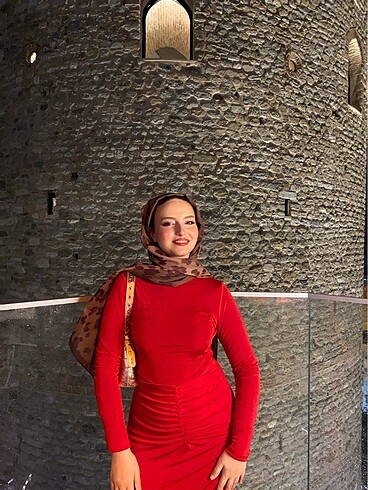 m Beden KIRMIZI UZUN ELBİSE (EYYO)