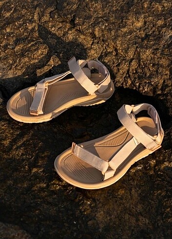 NİŞANTAŞI SHOES CIRTLI SANDALET