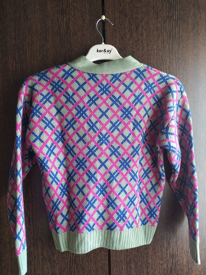 Renkli Desenli V Yaka Örgü Hırka - Görsel 3