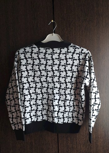 Düğmeli V Yaka Kadın Hırka - Görsel 3