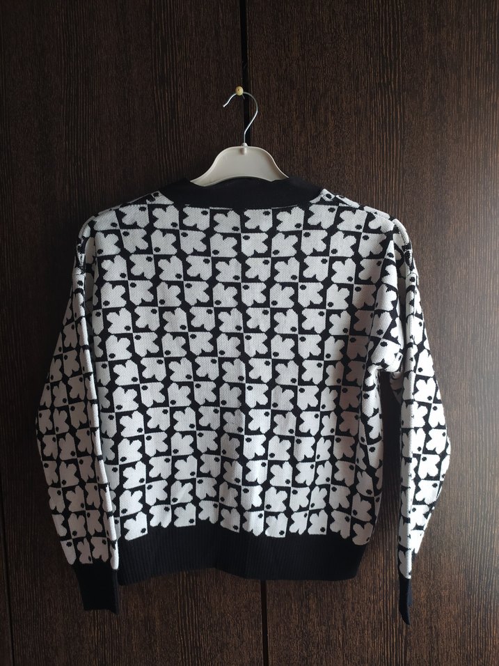 Düğmeli V Yaka Kadın Hırka - Görsel 3