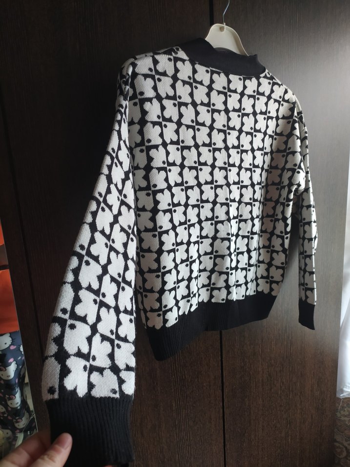 Düğmeli V Yaka Kadın Hırka - Görsel 4