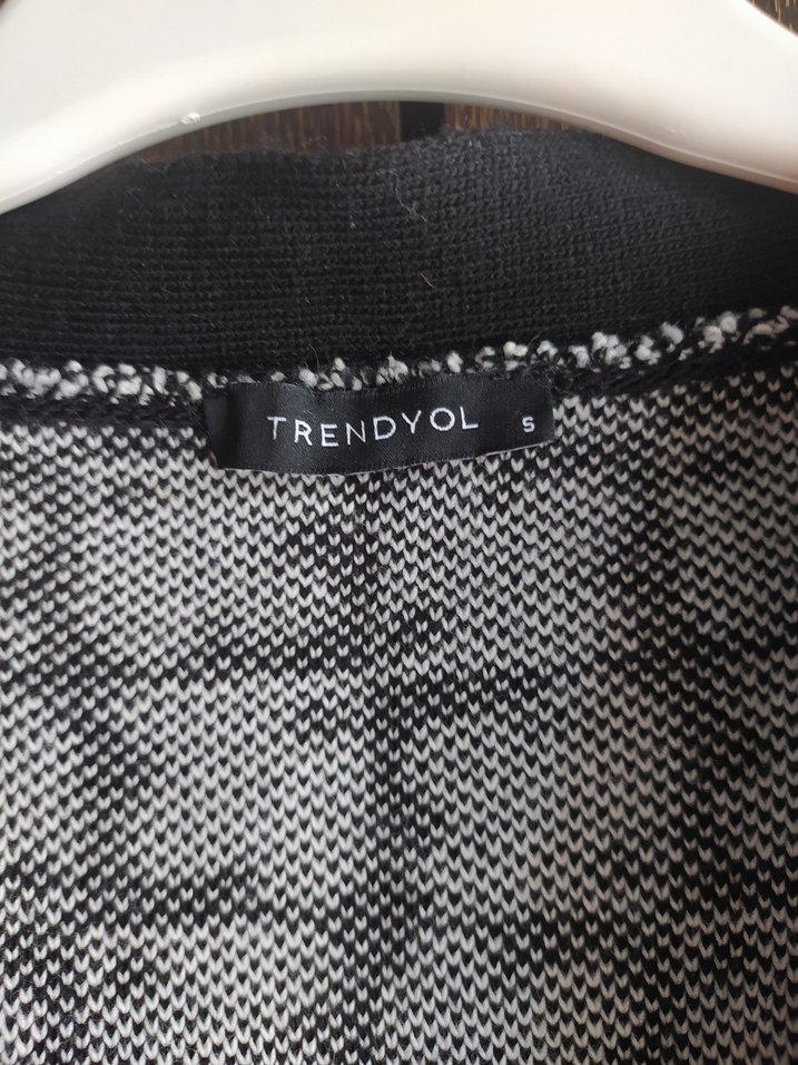 Düğmeli V Yaka Kadın Hırka - Görsel 2