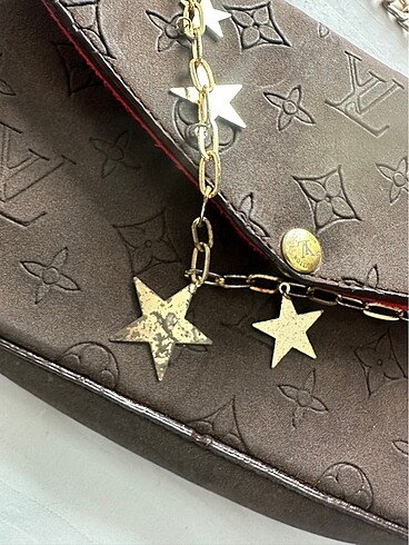 Louis Vuitton Kararmalar var onu çantanın kendisinde hiçbir şey yok